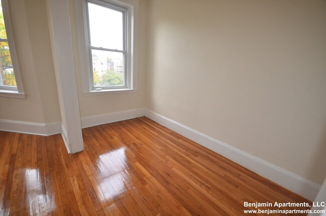 Foto del edificio - 1345 Commonwealth Ave