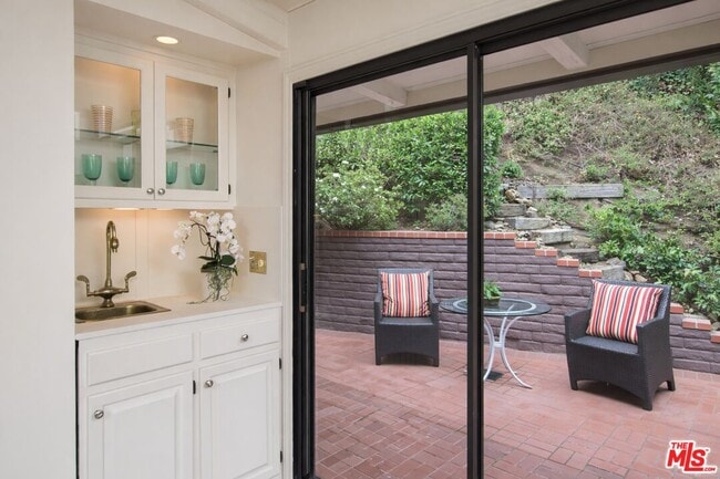 Building Photo - 9305 Beverlycrest Dr