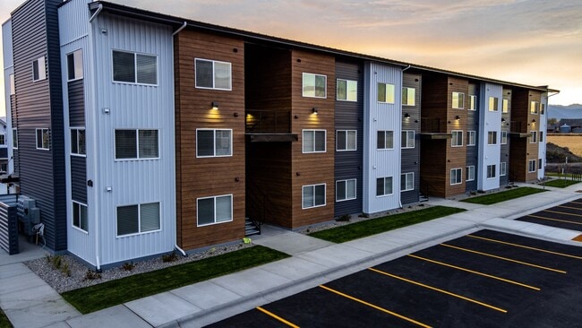Building Photo - Millhouse East + West