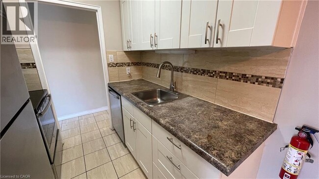 Building Photo - 326 Hunter St E