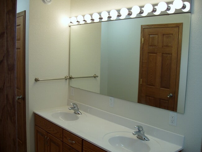 2 sinks, 1 large mirror - 109 19th St NE