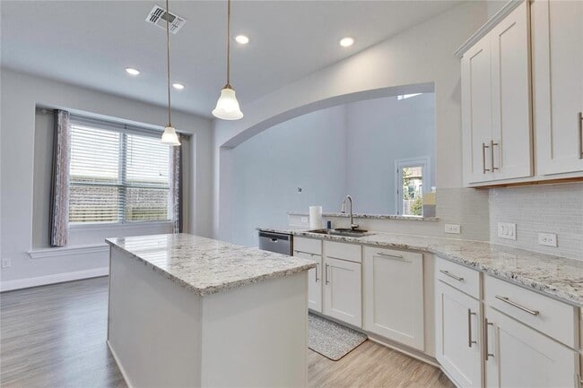Building Photo - 124 Leadtree Loop