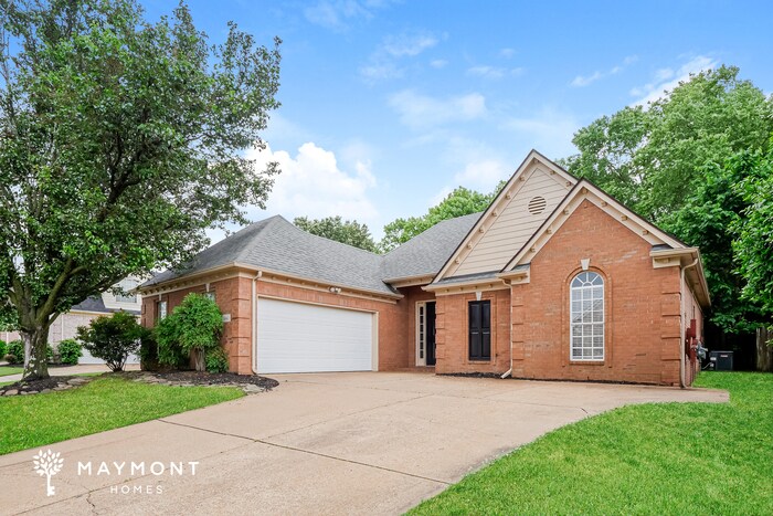 Foto del edificio - 8441 Shady Elm Dr