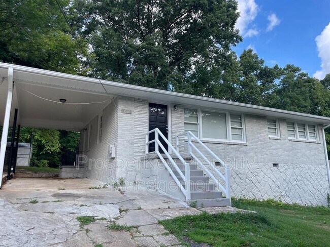 Foto del edificio - 4555 Hillpine Rd