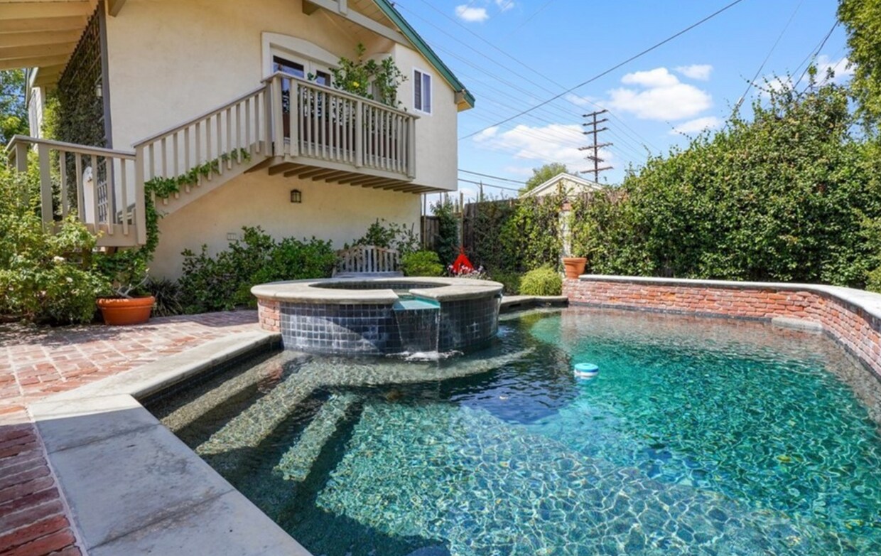 Foto principal - 9432 Crebs Ave