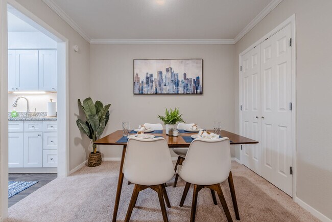 Foto del edificio - 10020 Regal Park Ln