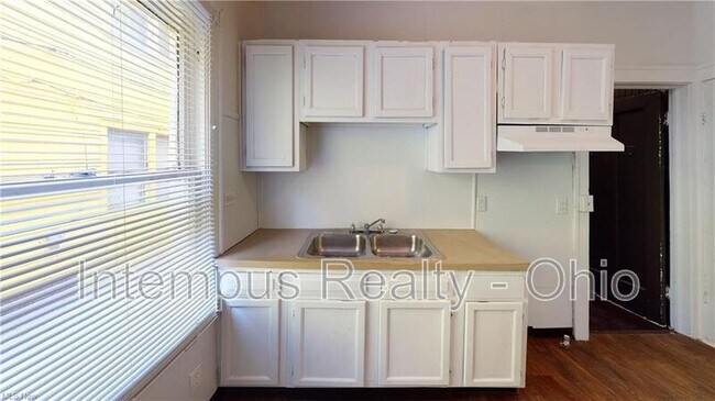 Foto del edificio - 12633 Edmonton Ave