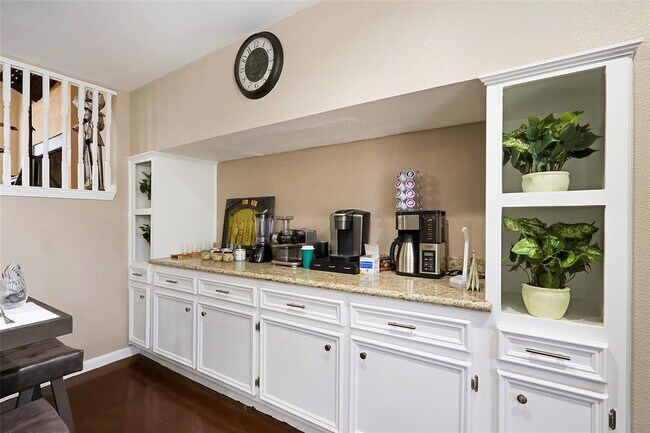 Foto del edificio - 3 Lakeway St
