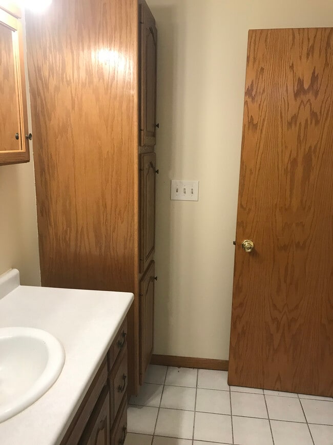 Downstairs bathroom - 14707 Dominica Ct