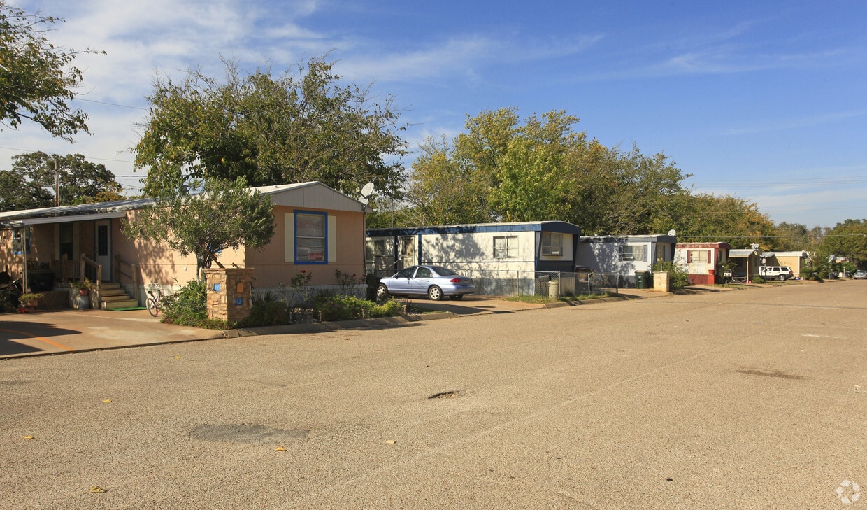 Building Photo - H & H Mobile Home Park