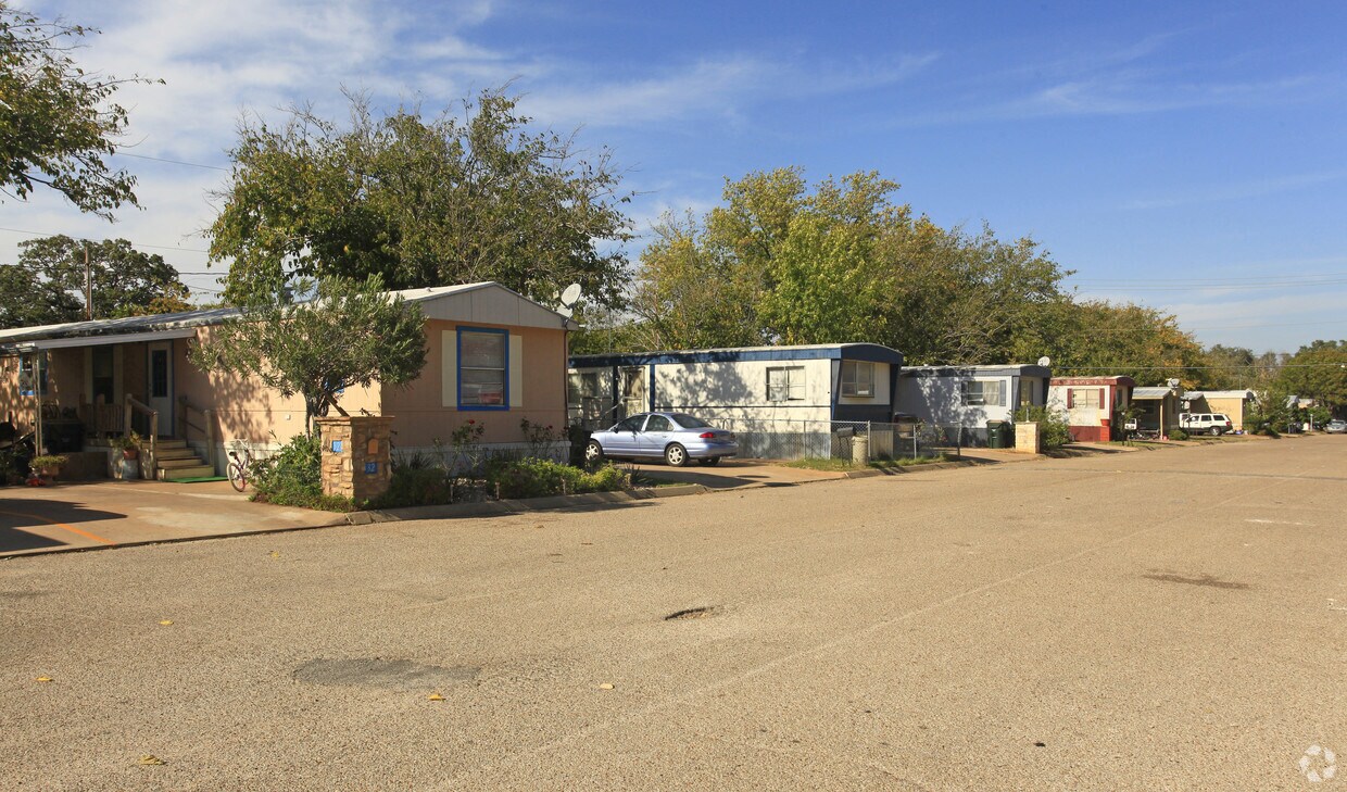 Foto del edificio - H & H Mobile Home Park