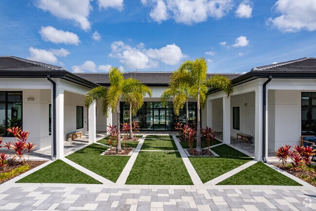 Building Photo - Apex at South Creek