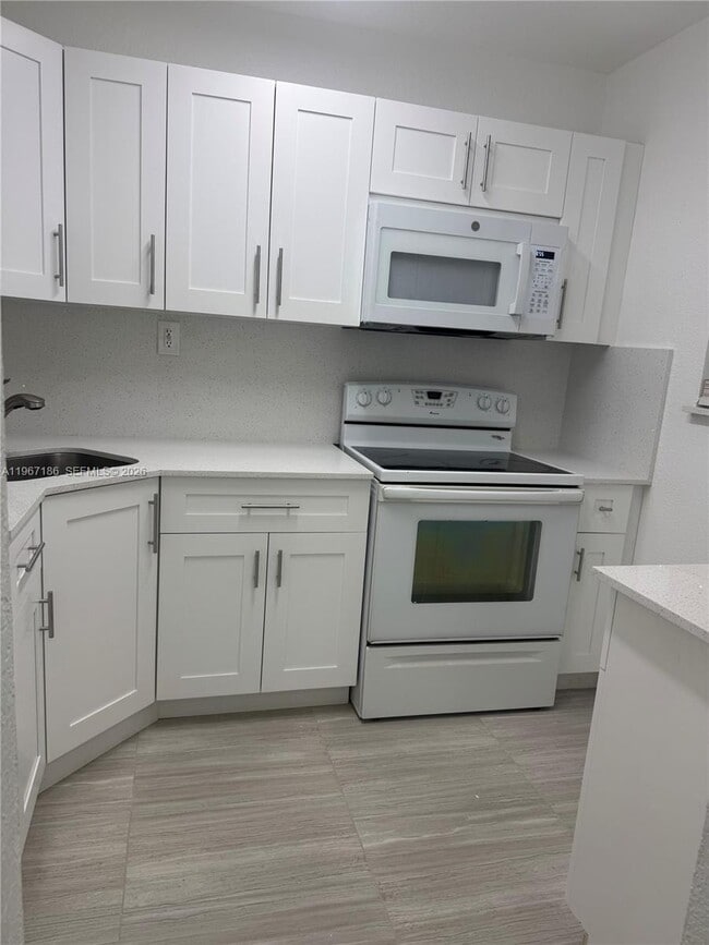 Building Photo - 17255 SW 95th Ave