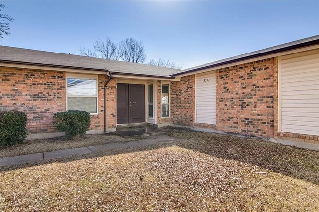 Building Photo - 3307 Colony Dr