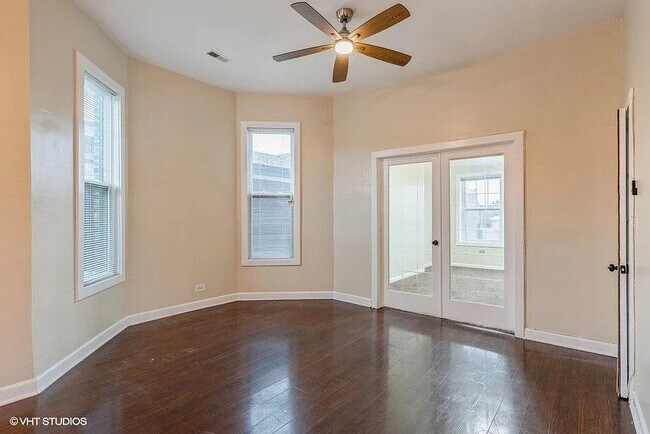 Foto del edificio - 4823 S Indiana Ave