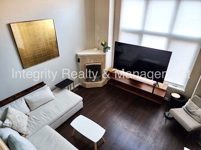 Foto del edificio - 4 Bed/4 Bath, 2,553 Sqft -1259 N Washingto...