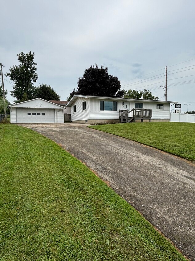 Primary Photo - 512 W South St