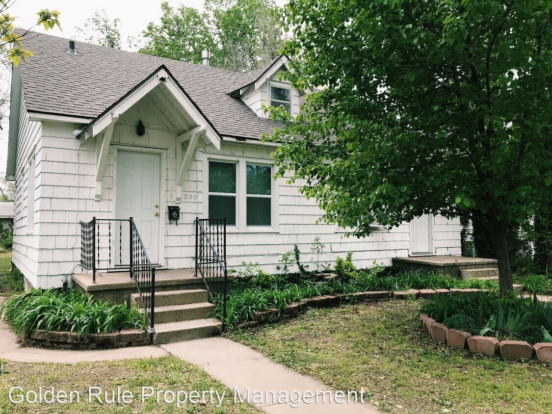 Primary Photo - 209 W 8th Ave