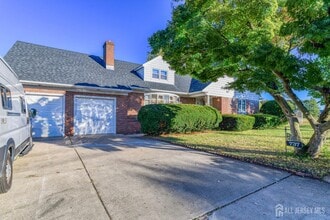Building Photo - 737 Roseland Pl