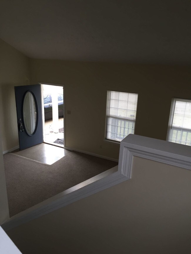 Foto del edificio - 4819 May Ridge Ln