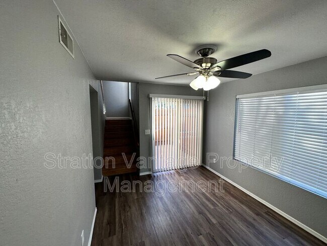 Foto del edificio - 2929 E Broadway Rd