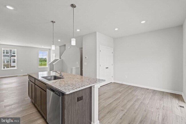 Building Photo - 160 WINTERPLACE Dr