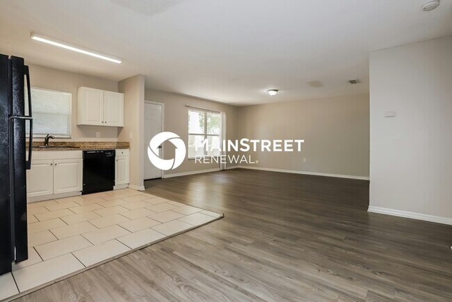 Foto del edificio - 3 Bedroom Pet-Friendly Home in St Petersburg, FL with Main Street Renewal