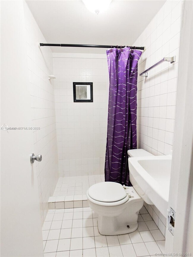 Foto del edificio - 2433 SW 11th St