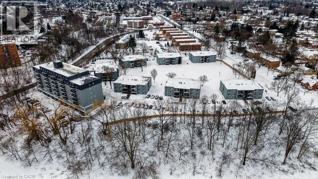 Photo du bâtiment - 80 King Edward Ave