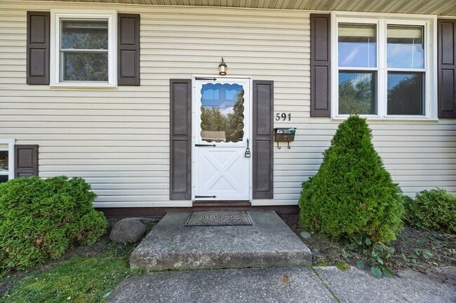 Foto del edificio - 591 Knights Ave
