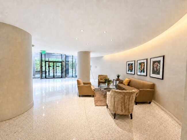 Foto del edificio - 4101 Cathedral Ave NW