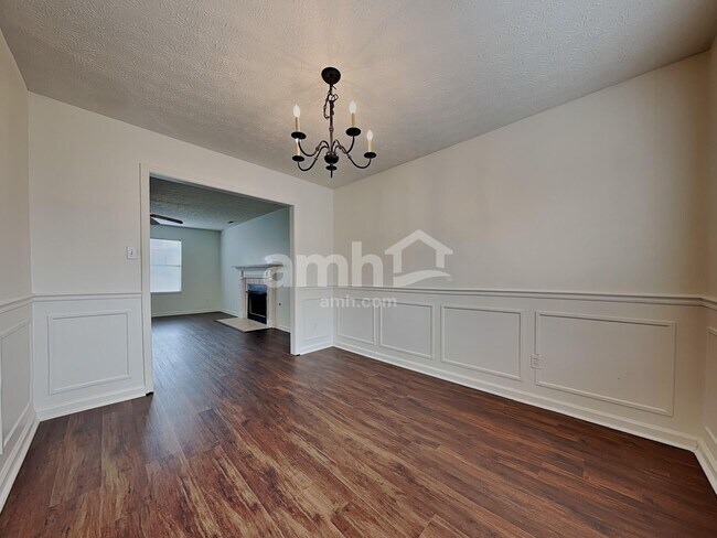 Foto del edificio - 7146 Mountain Mist Ln