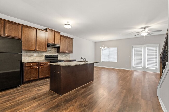 Building Photo - 3 Bedroom Townhome in Jonesboro!