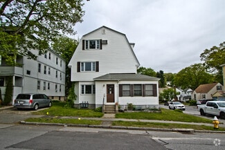 Building Photo - 137 Cohasset St