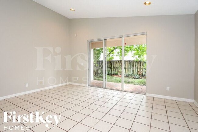Foto del edificio - 10258 SW 16th St
