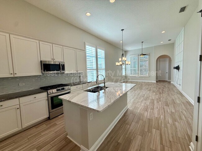 Foto del edificio - 628 Town Plaza Ave