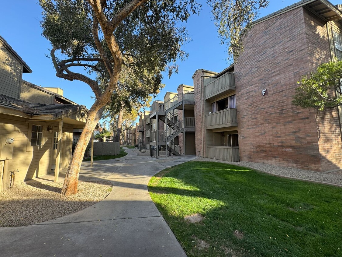 Primary Photo - 2ND FLOOR ONE BEDROOM CONDO W WALK IN CLOS...