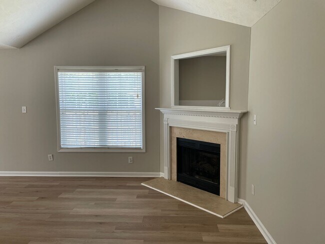 Building Photo - 3 Bedroom/3 Bath Ranch Close to Fort Liberty