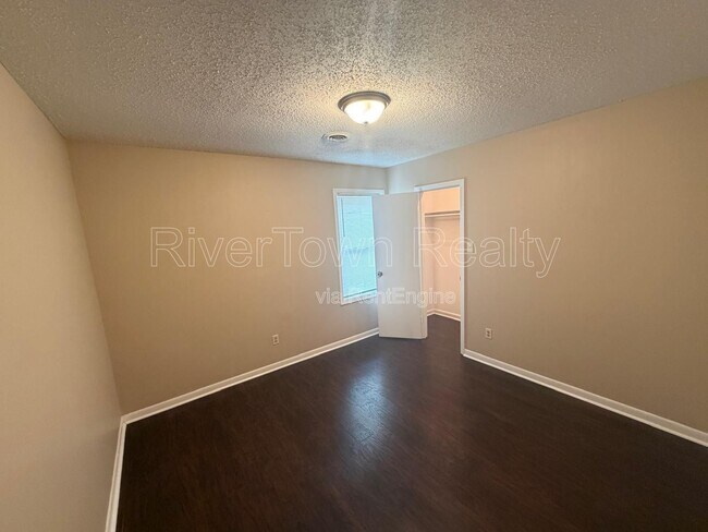 Foto del edificio - 5303 Sunray Dr