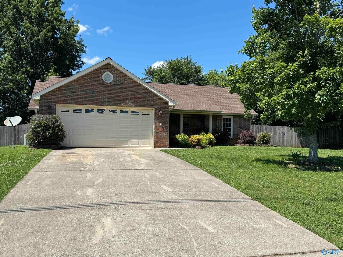 Foto principal - 105 Willow Green Dr