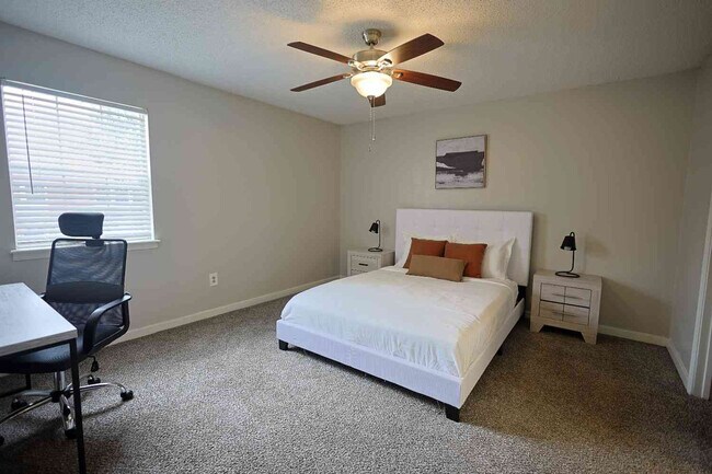 Foto del edificio - 50 Northtown Dr