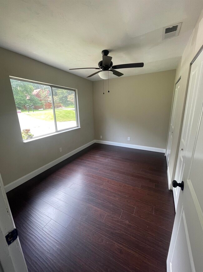 Building Photo - 2516 Dundee Dr