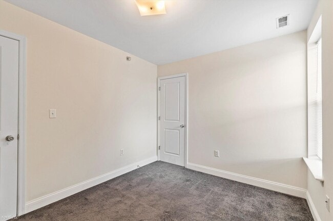 Building Photo - 3 br, 1 bath Duplex - 1719 Fontain St Unit B
