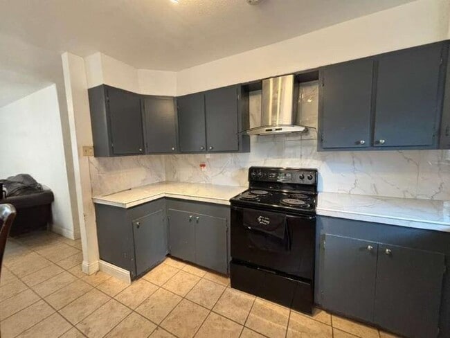 Building Photo - 315 Alicante Dr