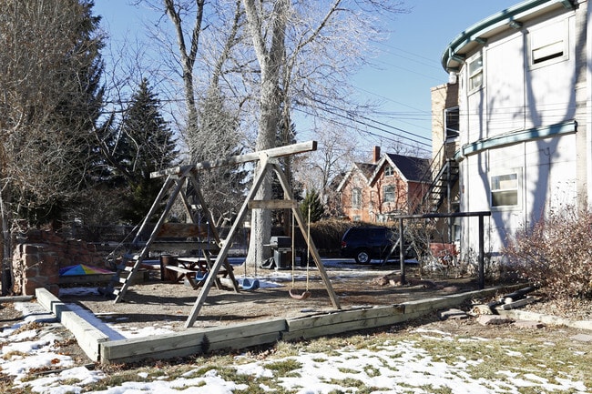 Building Photo - Dickens Manor Apartments