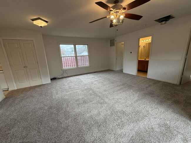 Building Photo - 227 Bend Farm Rd