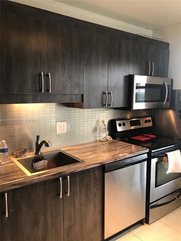 4174 Inverrary Dr Unit 1015, Lauderhill, FL 33319 Condo for Rent in