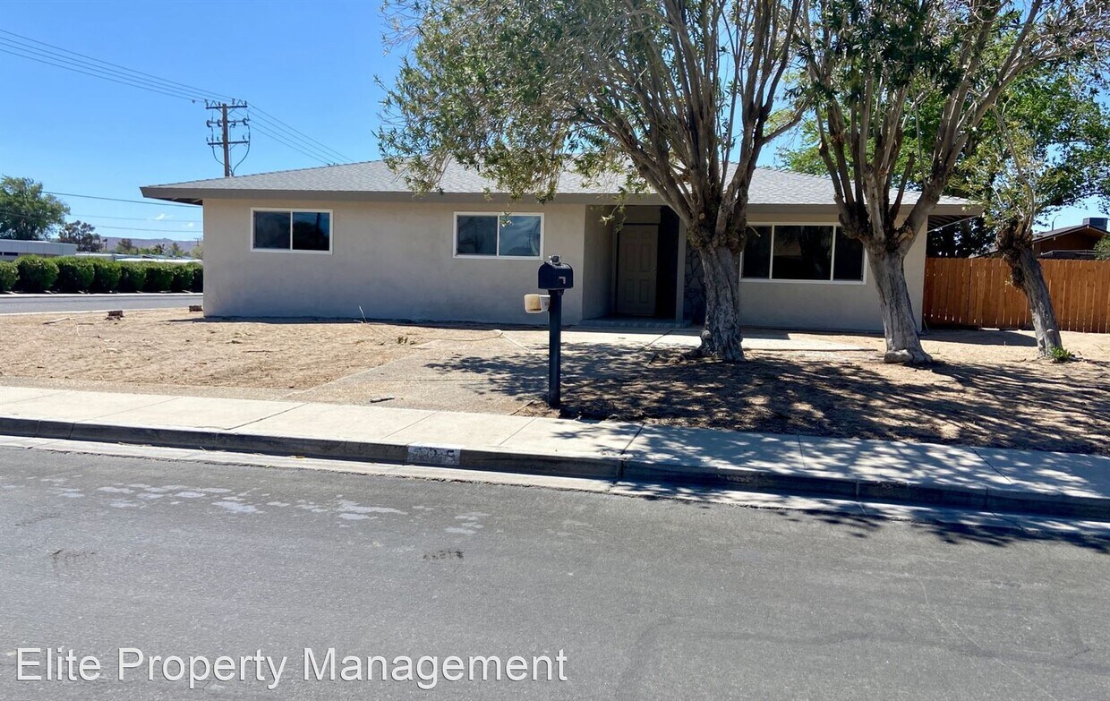 Foto principal - 3 br, 2 bath House - 525 Mary Ann Ave
