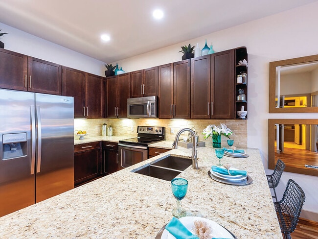 Additional $750 OFF! - Additional $750 OFF! Apartment