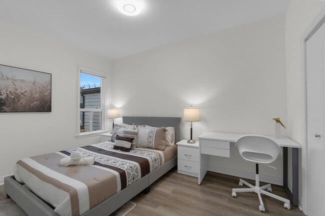 Building Photo - 77 Montrose Ave